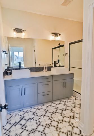 5247 N Cambridge St, Bel Aire, KS 67226