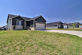5247 N Cambridge St, Bel Aire, KS 67226