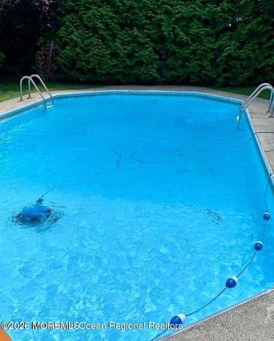 19 Peachtree Road, Oakhurst, NJ 07755