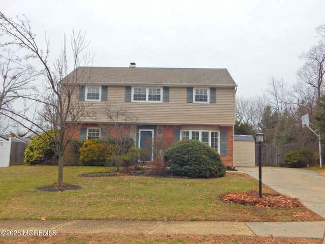 19 Peachtree Road, Oakhurst, NJ 07755