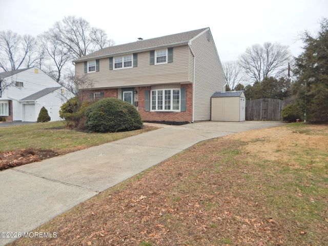 19 Peachtree Road, Oakhurst, NJ 07755