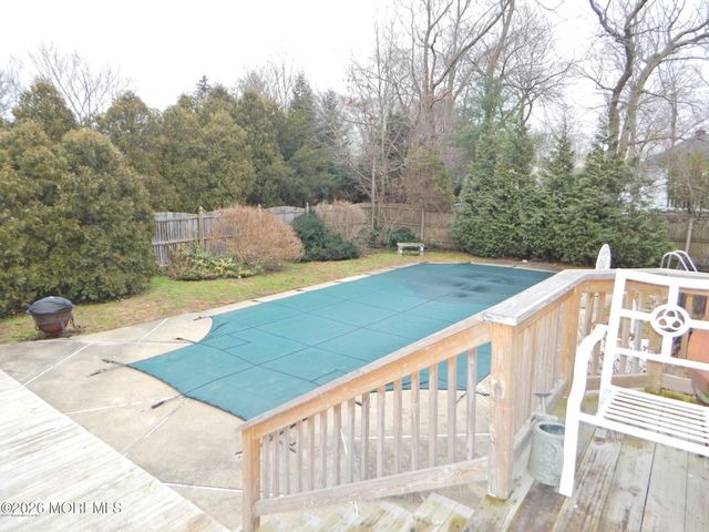 19 Peachtree Road, Oakhurst, NJ 07755