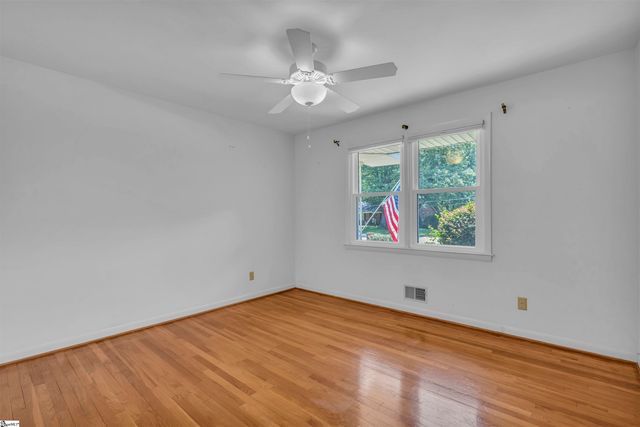 402 Springwood Drive, Spartanburg, SC 29302
