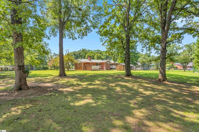 402 Springwood Drive, Spartanburg, SC 29302