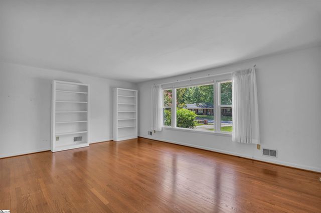 402 Springwood Drive, Spartanburg, SC 29302