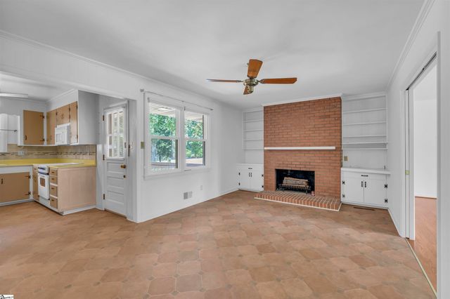 402 Springwood Drive, Spartanburg, SC 29302