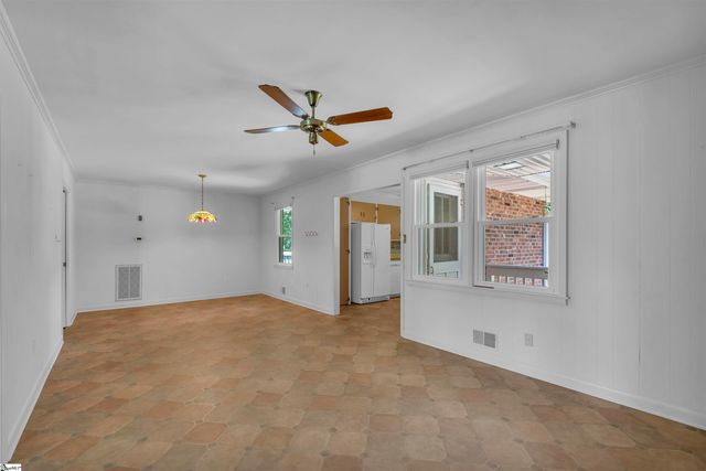 402 Springwood Drive, Spartanburg, SC 29302