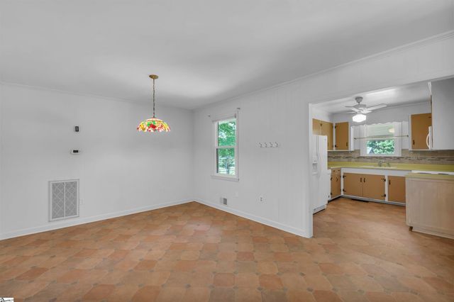 402 Springwood Drive, Spartanburg, SC 29302