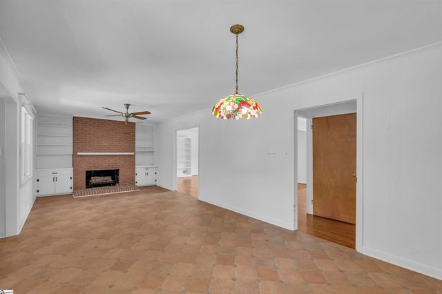402 Springwood Drive, Spartanburg, SC 29302