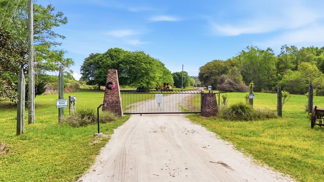 1692 Wharf Ferry Road, Edisto Island, SC 29438