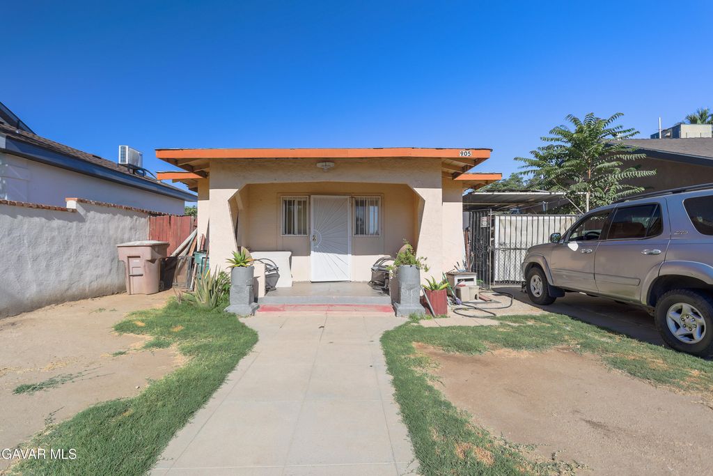 905 Q Street, Bakersfield, CA 93304