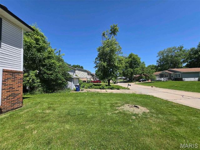 21 Oak Bend Lane, St Peters, MO 63376