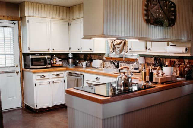 408 County Road 2200, Ivanhoe, TX 75447