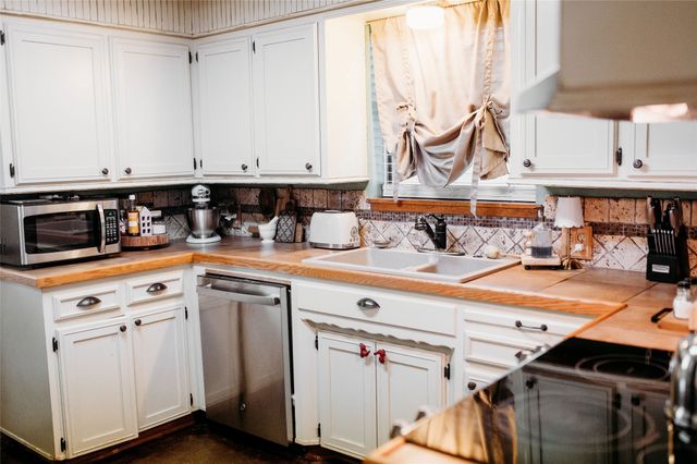 408 County Road 2200, Ivanhoe, TX 75447