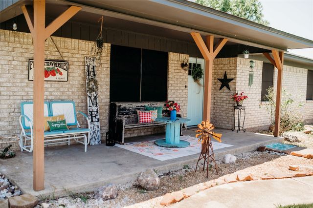 408 County Road 2200, Ivanhoe, TX 75447