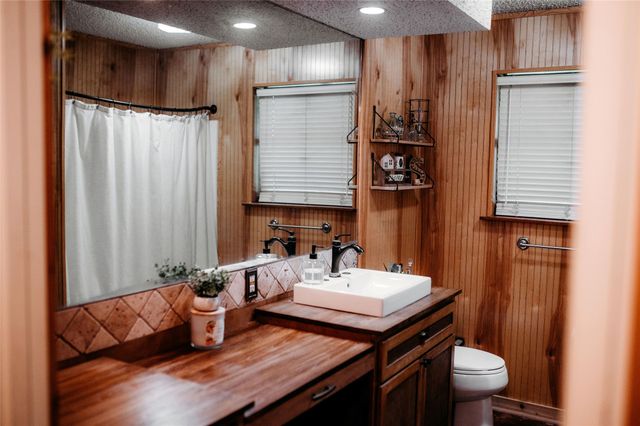 408 County Road 2200, Ivanhoe, TX 75447