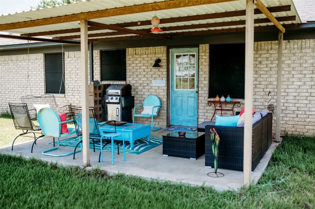 408 County Road 2200, Ivanhoe, TX 75447