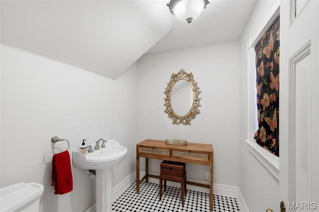 4917 Pershing Place, St Louis, MO 63108
