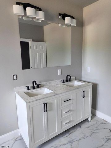 81 Belview Rd, Lopatcong Twp., NJ 08865