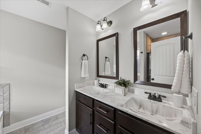 162 Sycamore Hill Dr, Clarksville, TN 37042