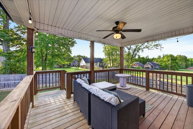 162 Sycamore Hill Dr, Clarksville, TN 37042