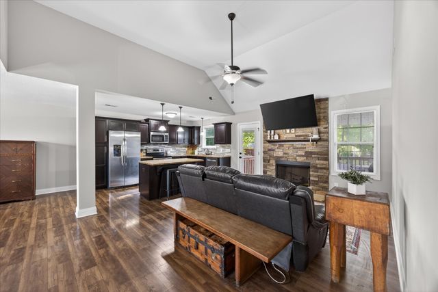 162 Sycamore Hill Dr, Clarksville, TN 37042