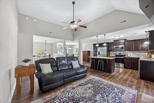 162 Sycamore Hill Dr, Clarksville, TN 37042