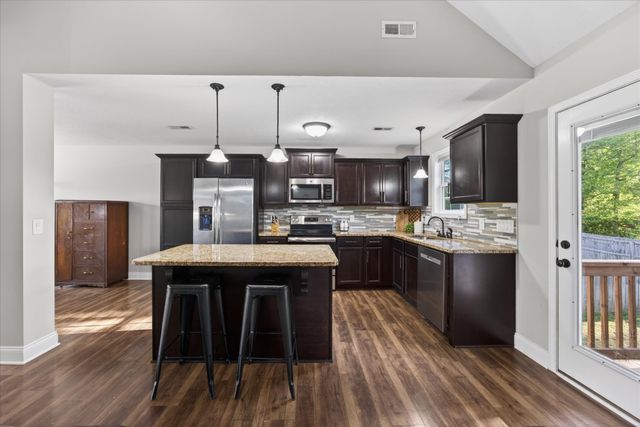 162 Sycamore Hill Dr, Clarksville, TN 37042