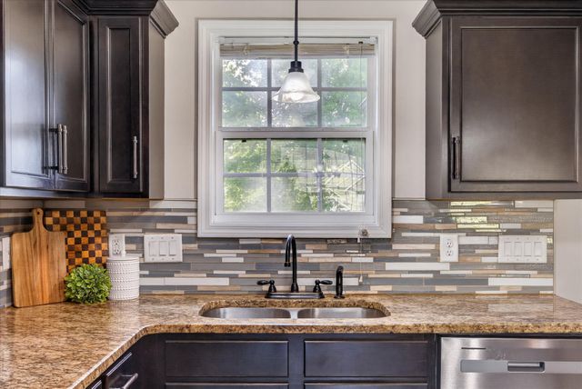 162 Sycamore Hill Dr, Clarksville, TN 37042