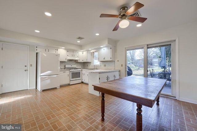 20 HILLSIDE DR, York, PA 17407