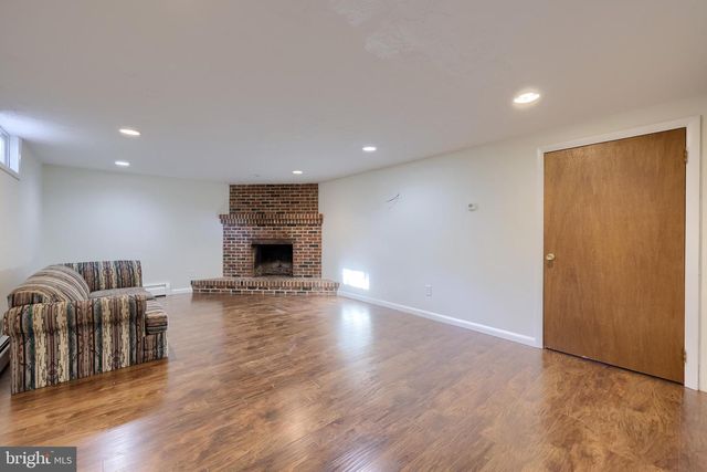 20 HILLSIDE DR, York, PA 17407