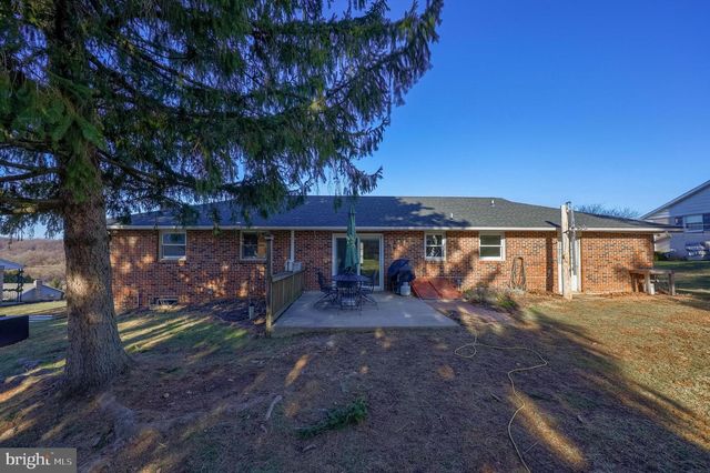 20 HILLSIDE DR, York, PA 17407