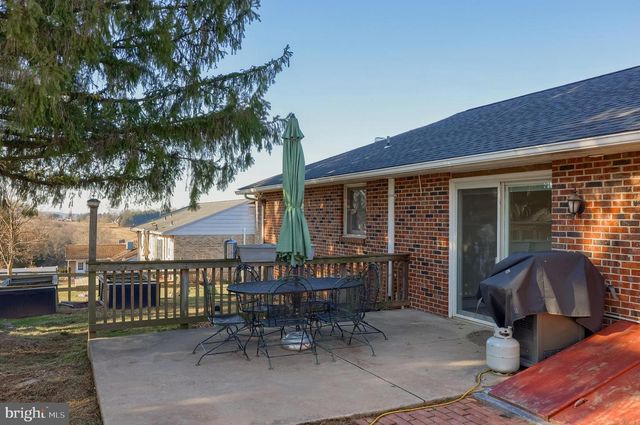 20 HILLSIDE DR, York, PA 17407