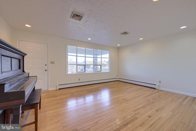 20 HILLSIDE DR, York, PA 17407