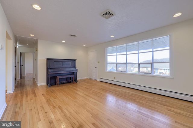 20 HILLSIDE DR, York, PA 17407