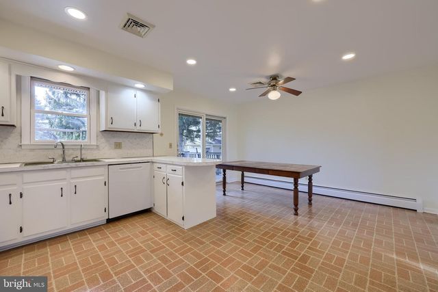 20 HILLSIDE DR, York, PA 17407