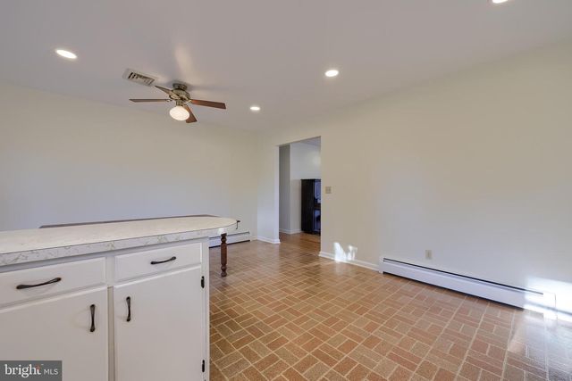 20 HILLSIDE DR, York, PA 17407