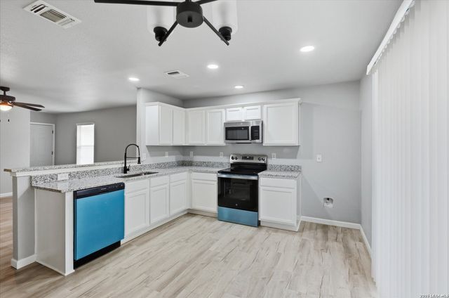6806 COUGAR CV, San Antonio, TX 78242