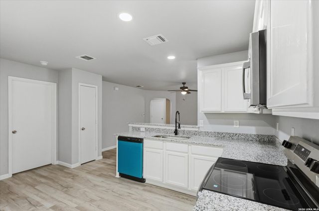 6806 COUGAR CV, San Antonio, TX 78242