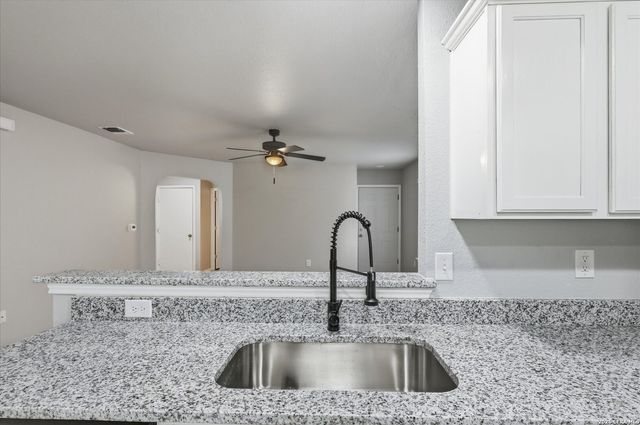 6806 COUGAR CV, San Antonio, TX 78242