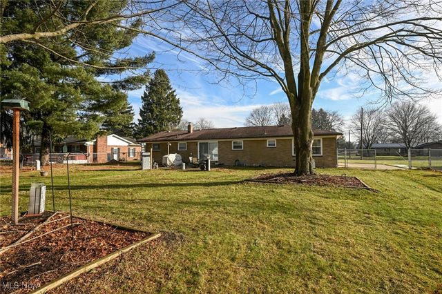 5042 Laddie Drive, New Franklin, OH 44319