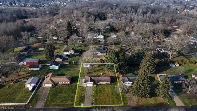 5042 Laddie Drive, New Franklin, OH 44319