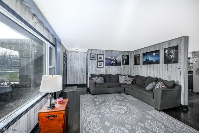 5042 Laddie Drive, New Franklin, OH 44319