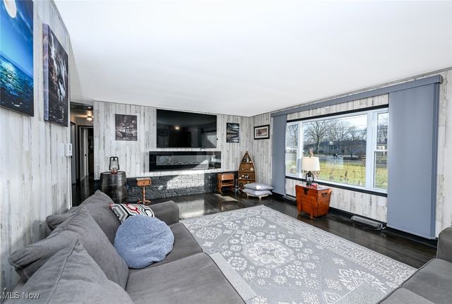5042 Laddie Drive, New Franklin, OH 44319