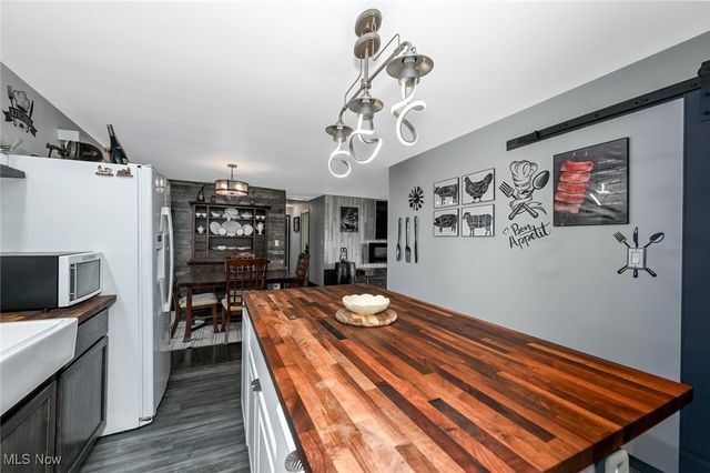 5042 Laddie Drive, New Franklin, OH 44319
