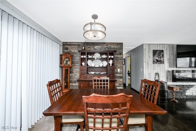 5042 Laddie Drive, New Franklin, OH 44319