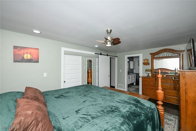 5042 Laddie Drive, New Franklin, OH 44319