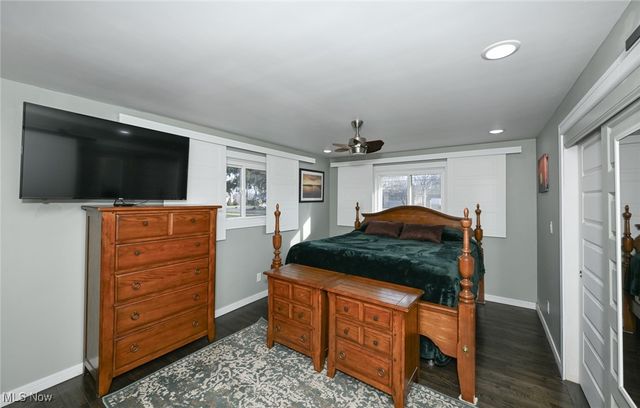 5042 Laddie Drive, New Franklin, OH 44319