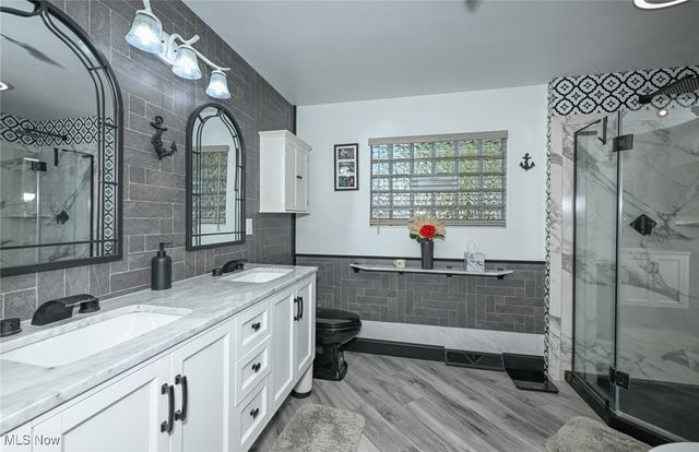 5042 Laddie Drive, New Franklin, OH 44319