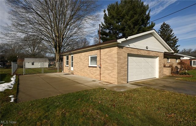 5042 Laddie Drive, New Franklin, OH 44319